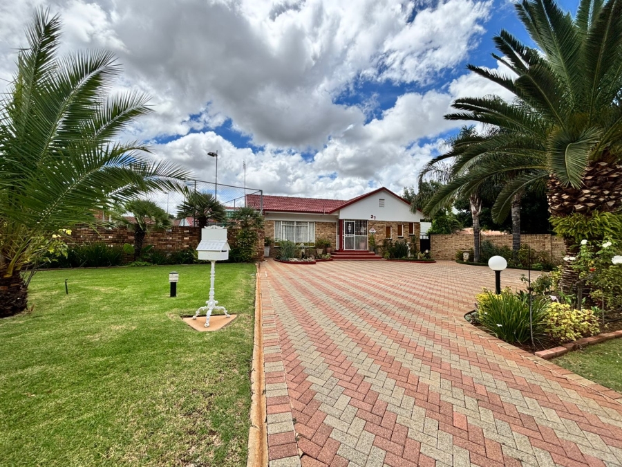 5 Bedroom Property for Sale in Flamwood North West